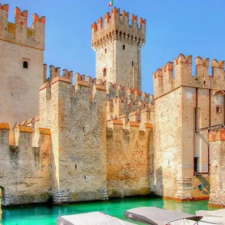 Azzurrite - - Fronte Piscina Sirmione